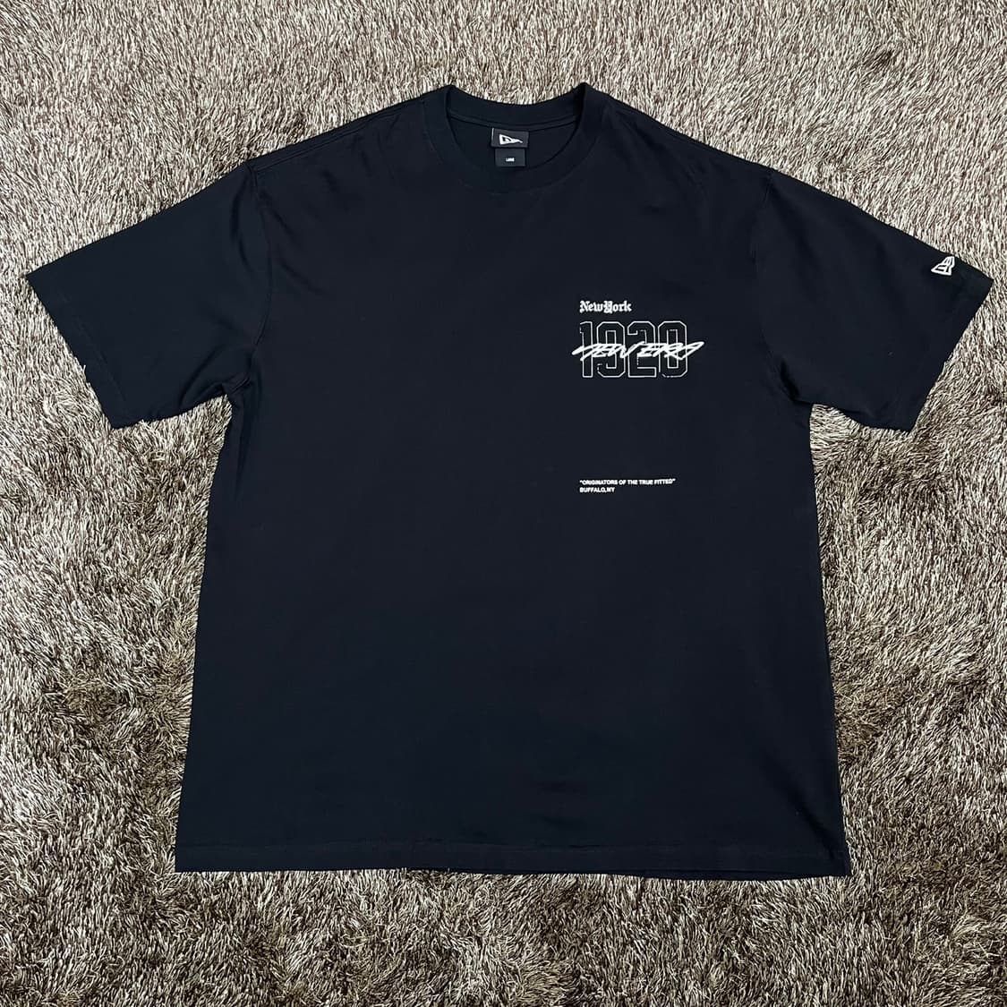 뉴에라 New Era 블랙 뉴욕 백프린팅 반팔 티셔츠 L 상품이미지3