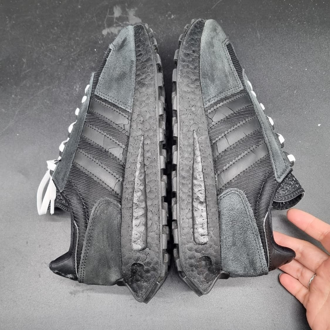 아디다스 레트로피 e0 스니커즈235 상품이미지5