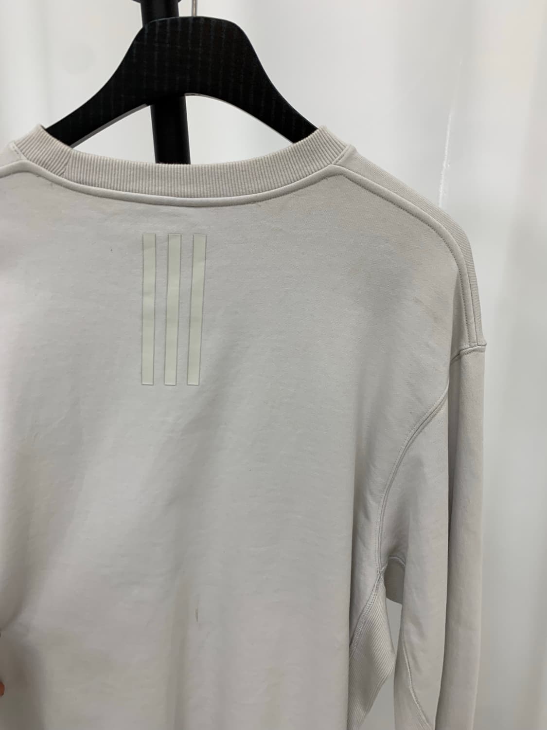 아디다스 시멘트화이트 맨투맨 상품이미지4