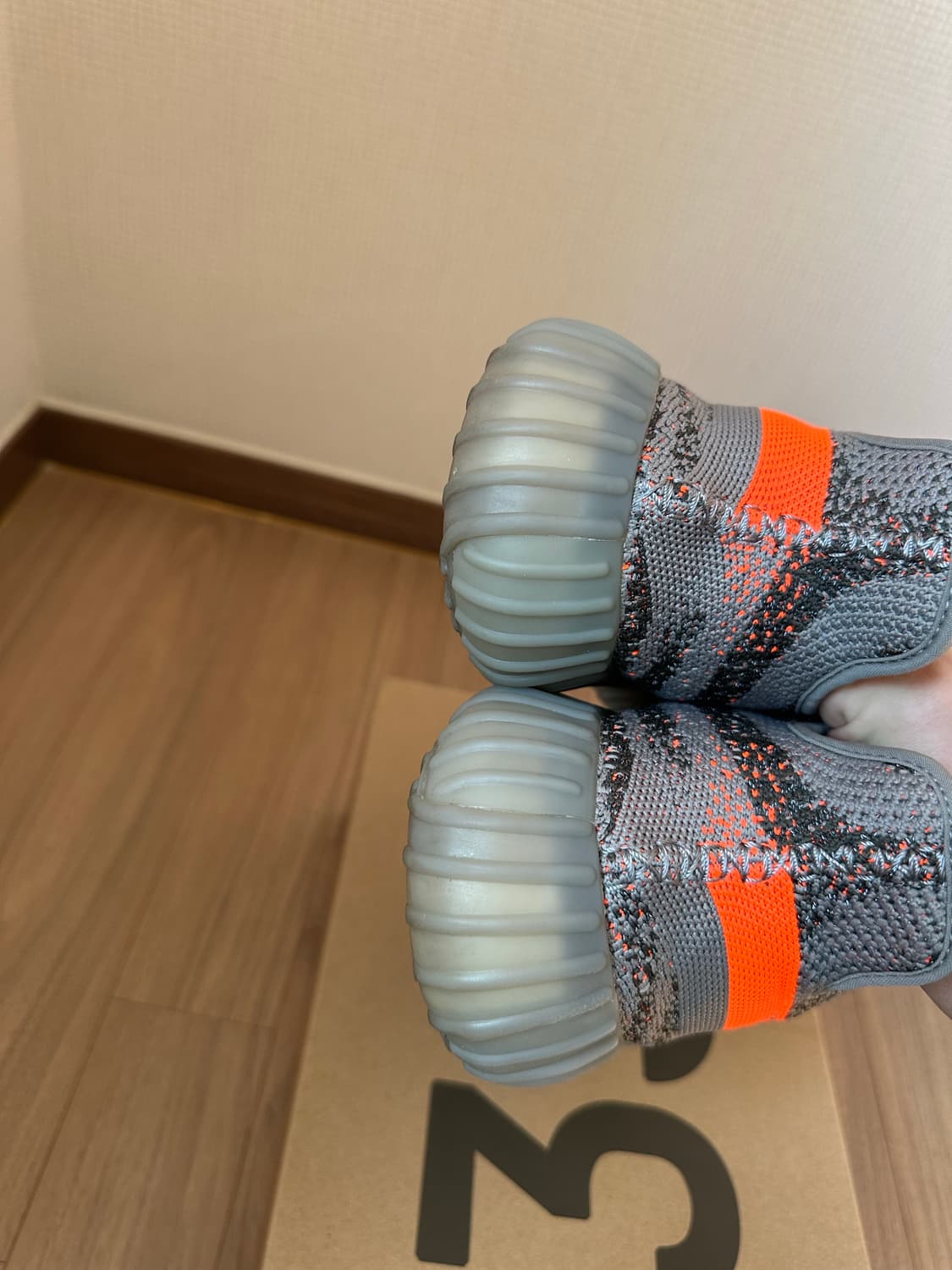 290 아디다스 이지 부스트 350 V2 벨루가 - 리플렉티브 상품이미지7