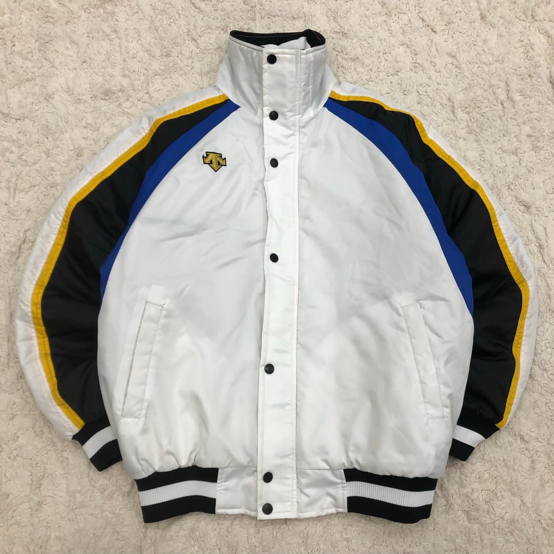 데상트 스타디움 베이스볼 바시티 점퍼 상품이미지1