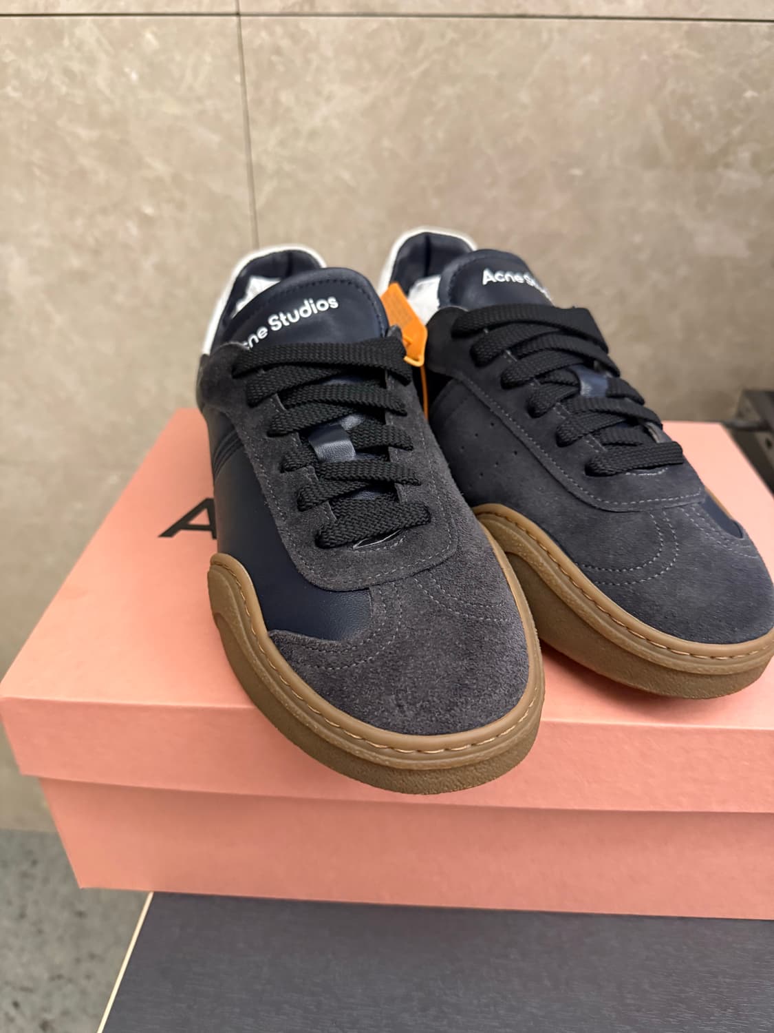아크네 스튜디오 남성 스니커즈 상품이미지4