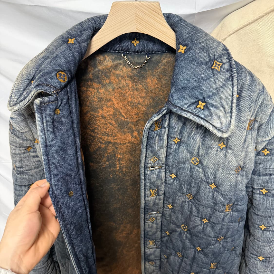 [S+급/L] 루이비통 패디드 데님 모노그램 패딩 자켓 백화점판 상품이미지6