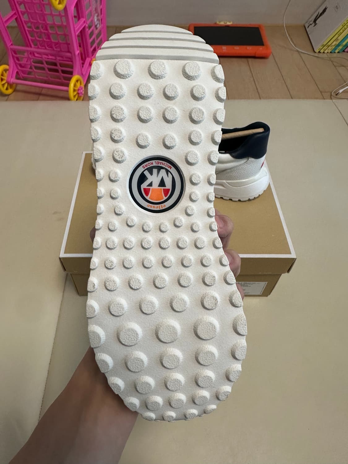 마이클코어스 화이트 레더 스니커즈 / 6 (230) 상품이미지3