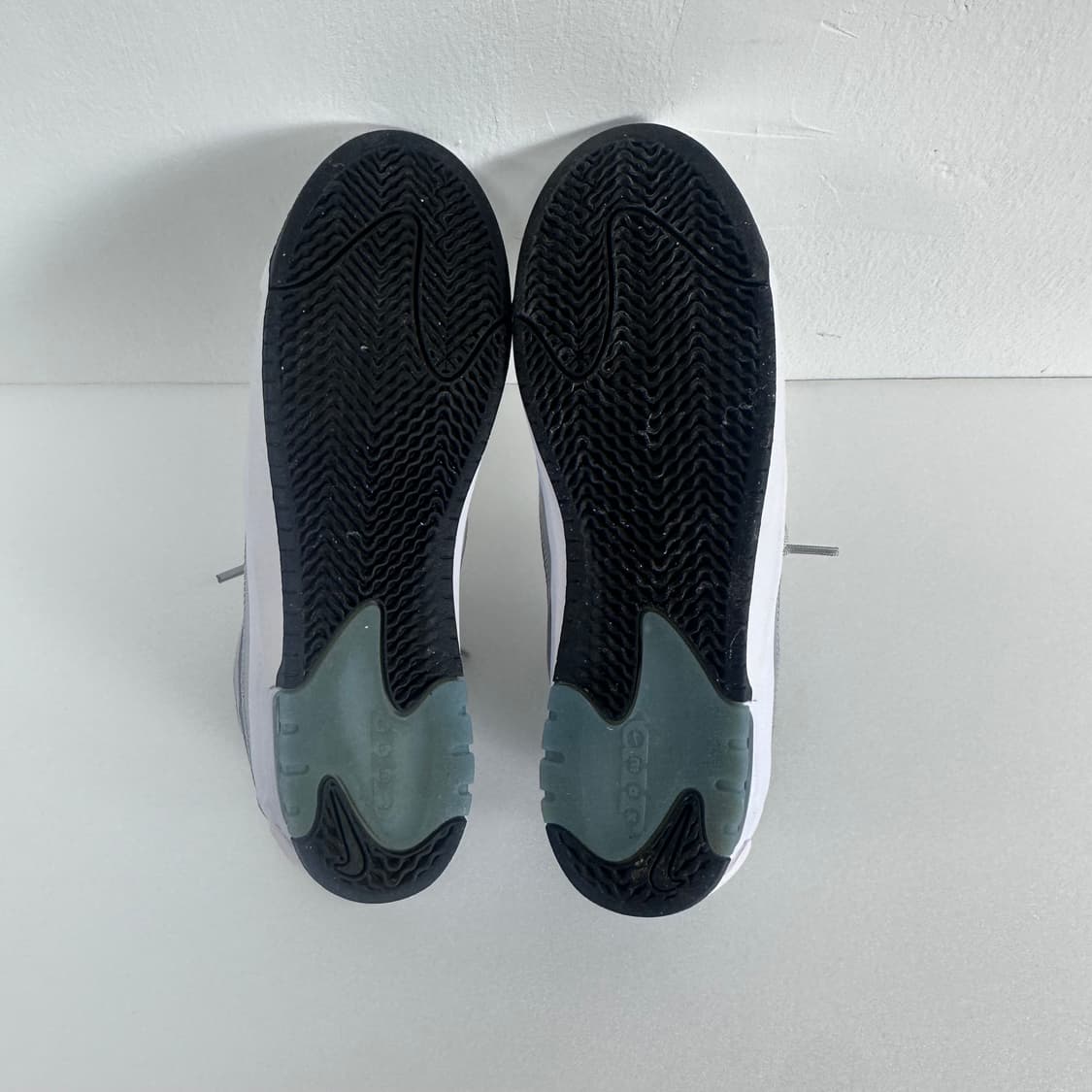 NIKE 나이키 에어맥스 이샤드 메탈릭 실버 스니커즈 280 상품이미지9