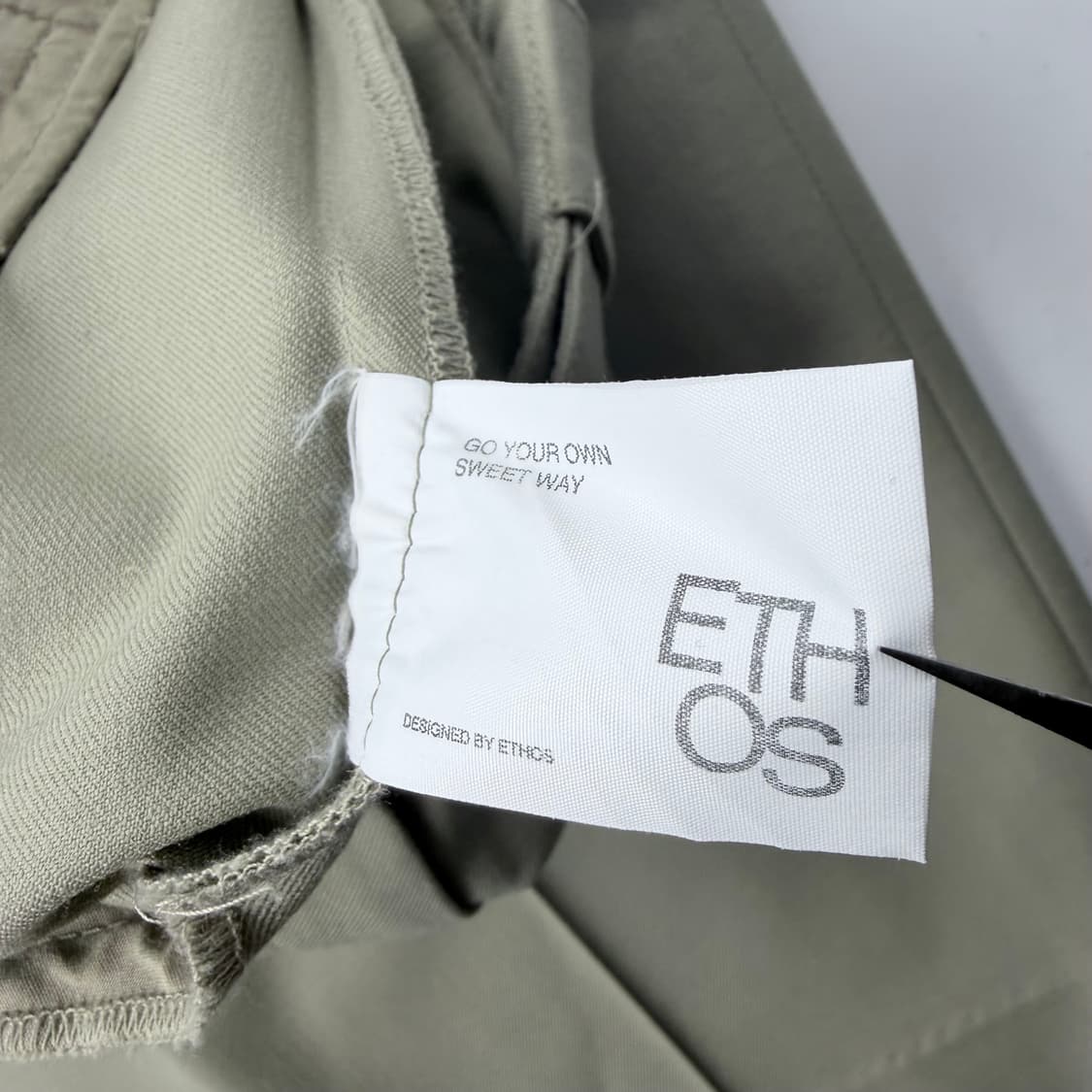 에토스 플레인 핀턱 트라우저 올리브 상품이미지5