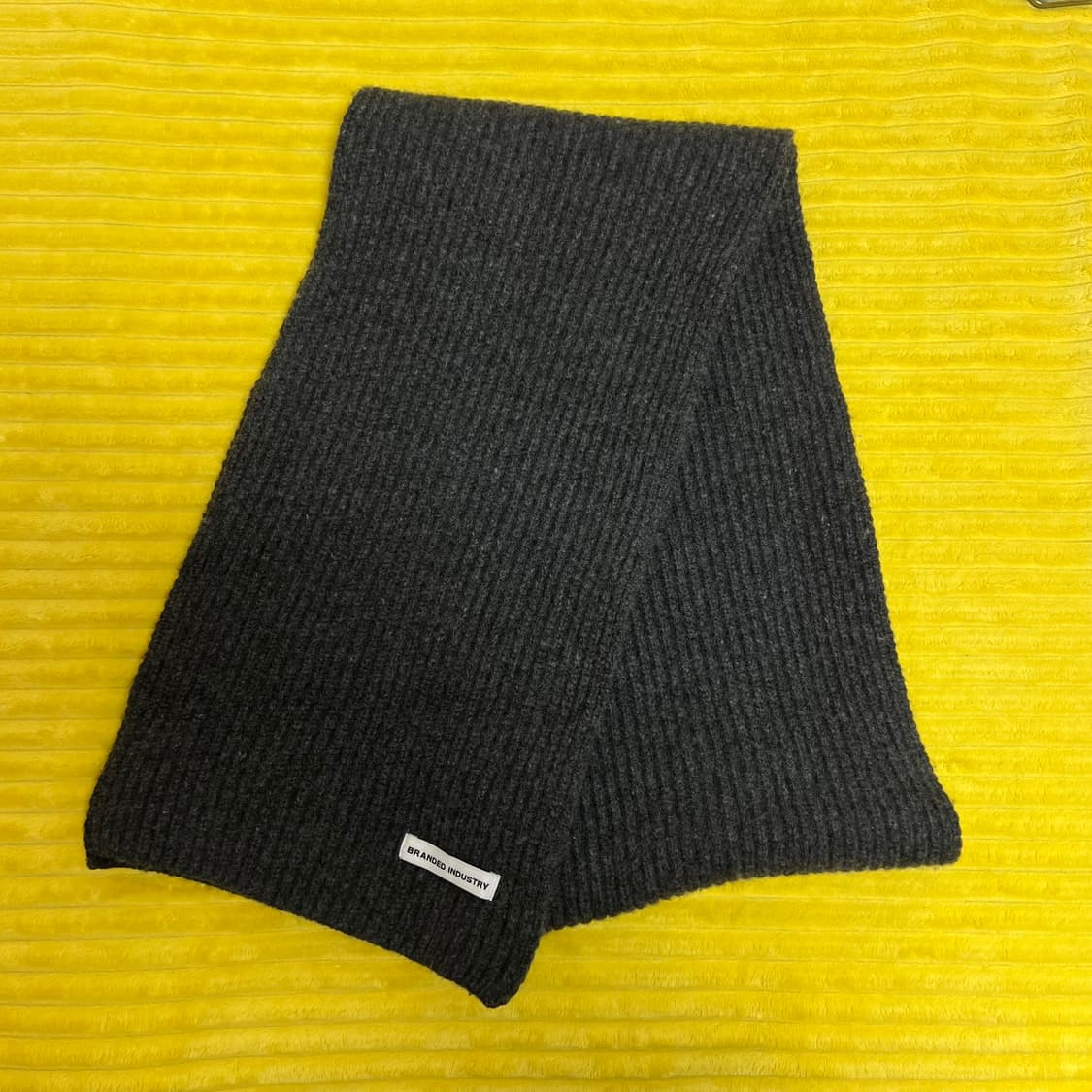 브랜디드 리브드 니트 머플러 차콜 상품이미지2