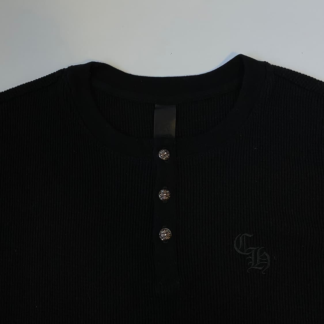 [L] 크롬하츠 크로스볼 와플 헨리넥 블랙 상품이미지4