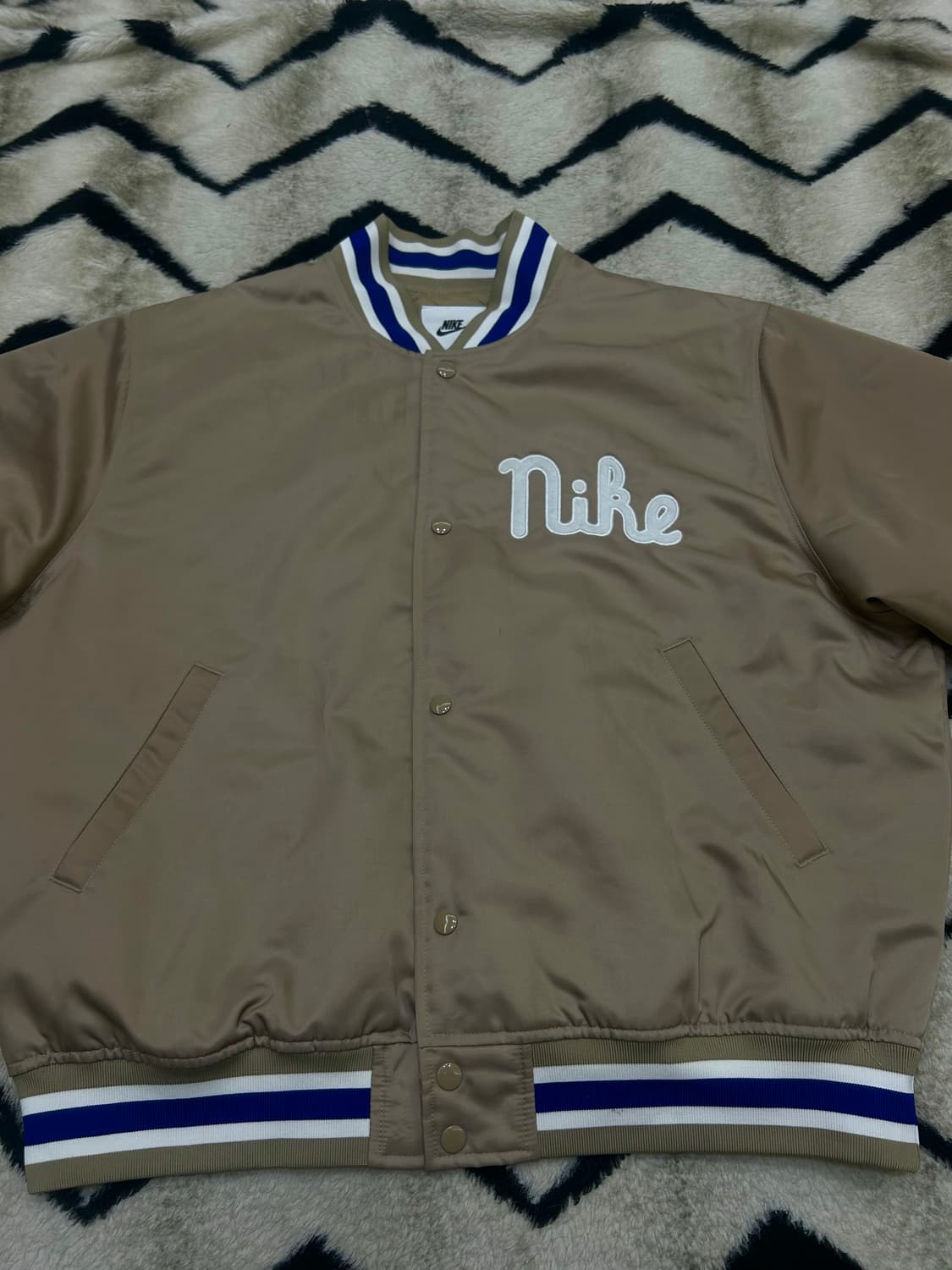 [2XL]나이키 덕아웃 자수 바시티 상품이미지5