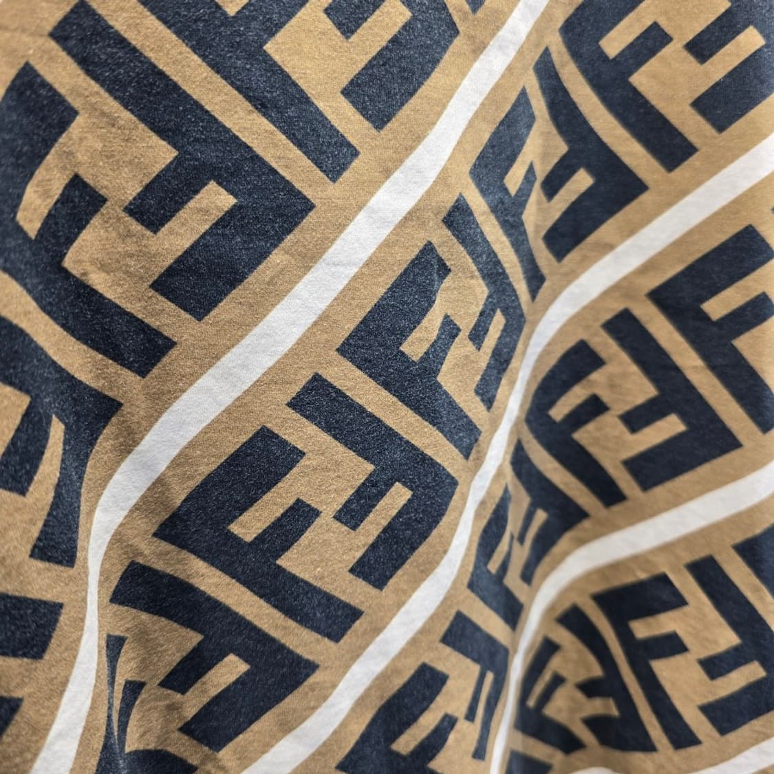 [중고/정품] 펜디 FF 로고 반팔 티셔츠 L 상품이미지4