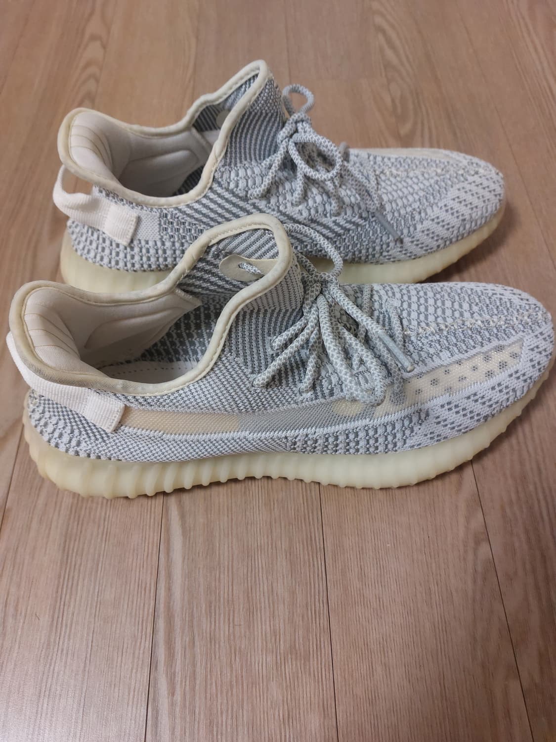 아디다스 이지 부스트 350 V2 스태틱 상품이미지6