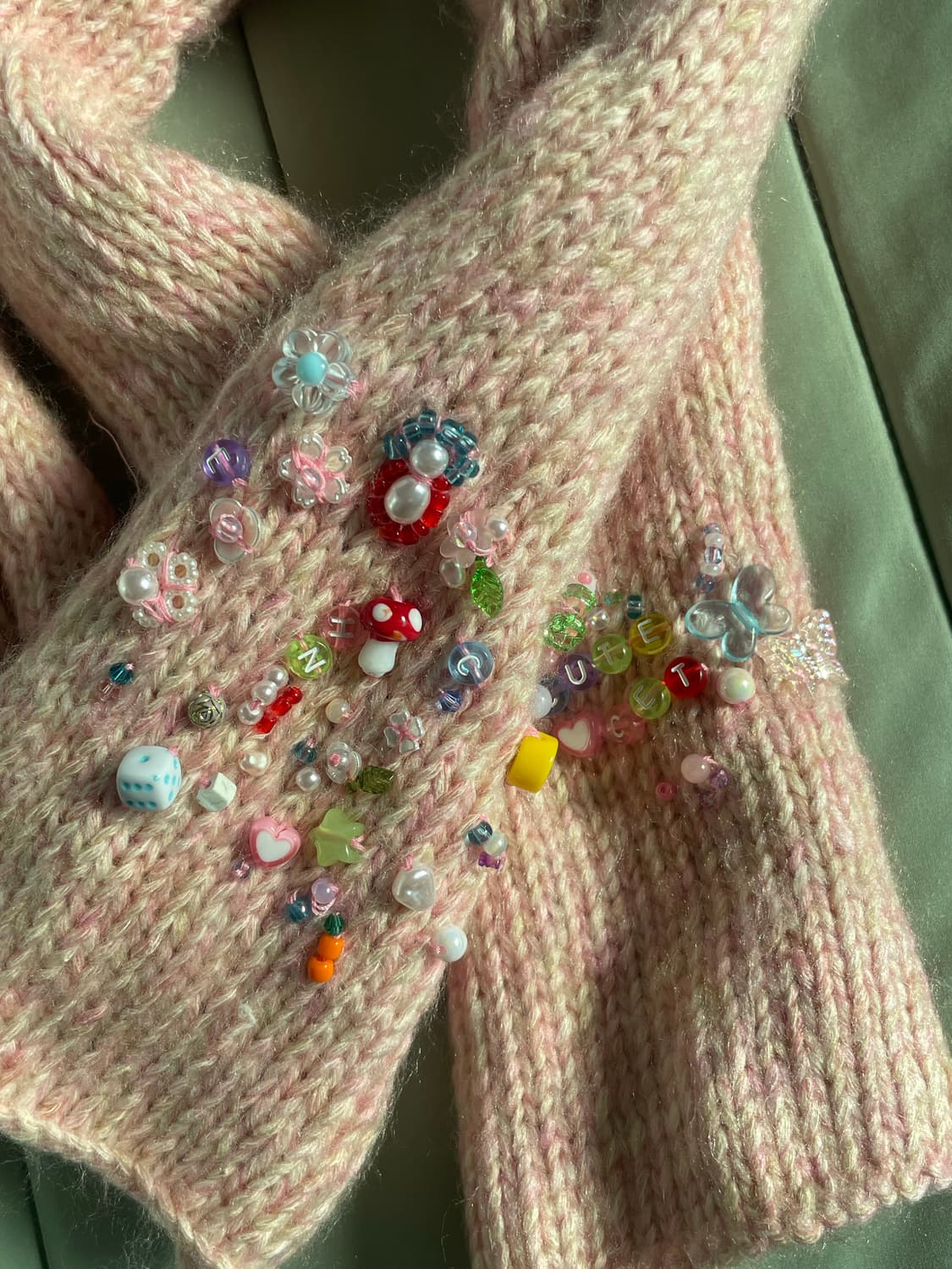 핸드메이드 y2k 큐티 키치 비즈 뜨개 목도리 상품이미지3