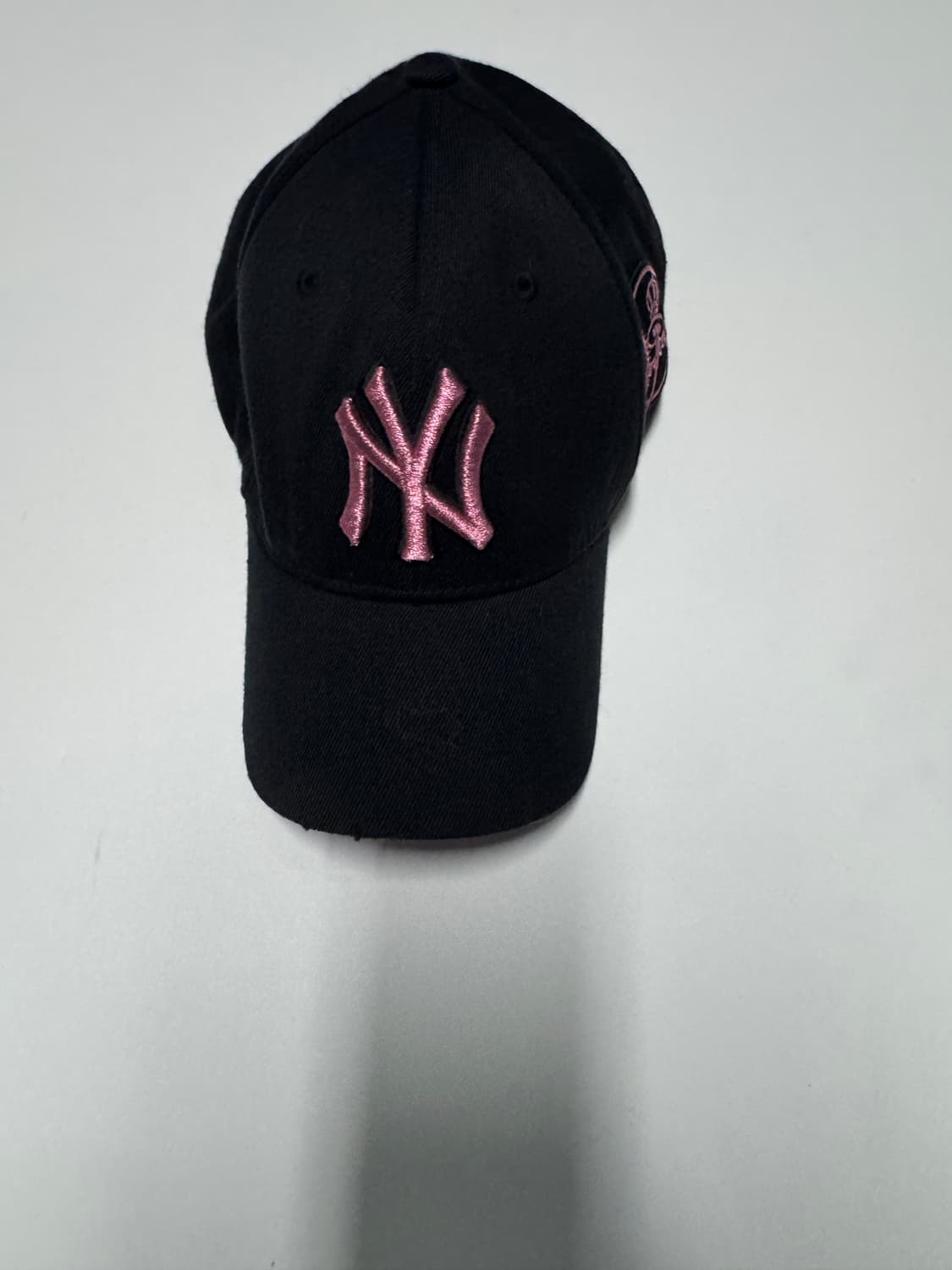 MLB 엠엘비 양키즈 로고 핑크 블랙 볼캡 상품이미지1