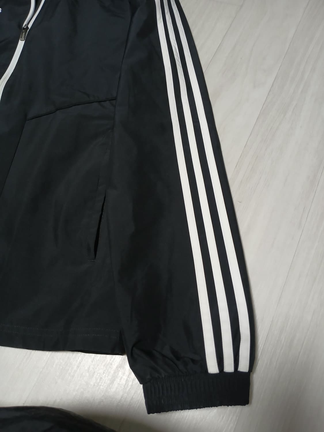 남여공용 아디다스 바람막이 adidas 새상품수준 M사이즈 상품이미지4