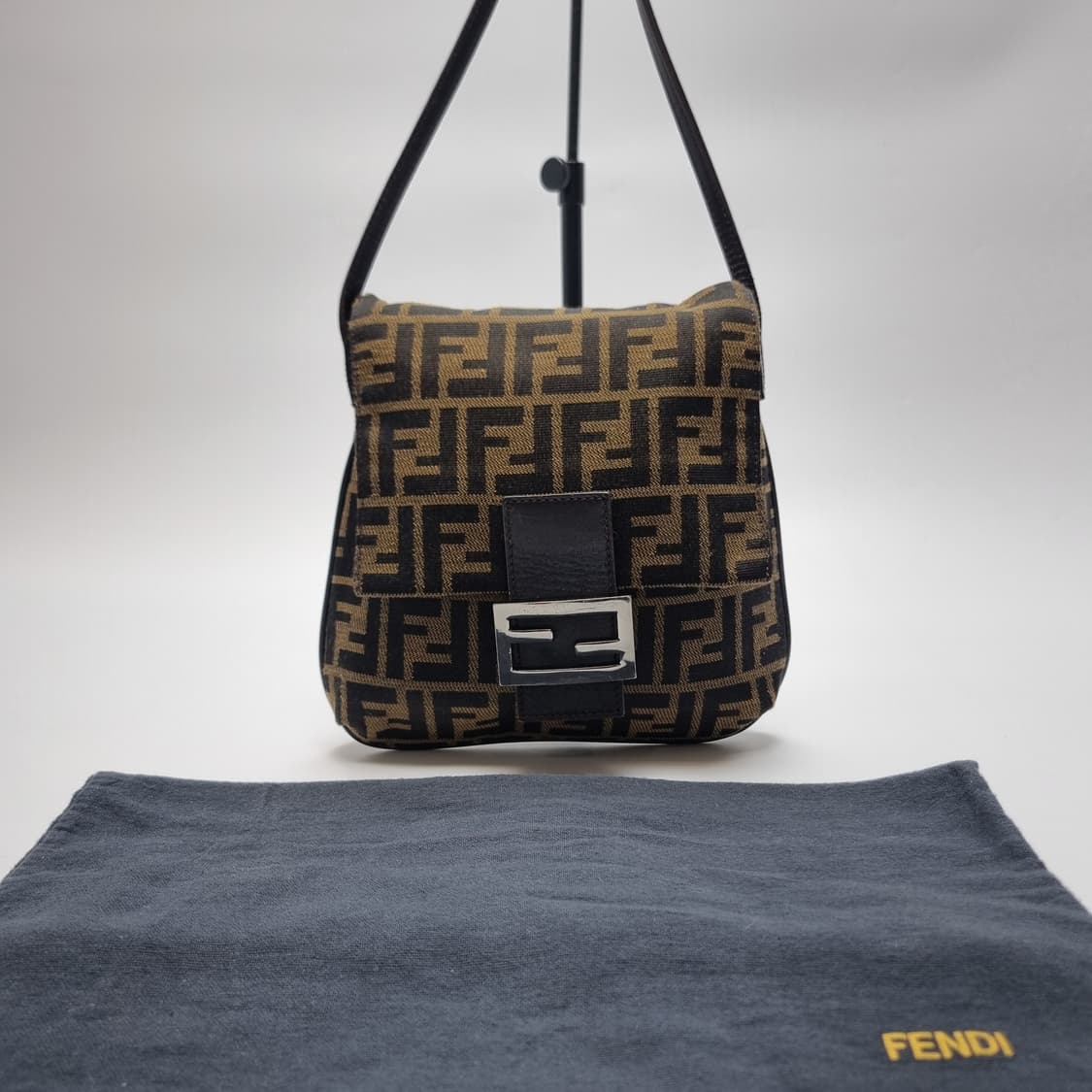 펜디 FENDI 주카 캔버스 브라운 숄더백 (최상급 크로스백) 상품이미지1