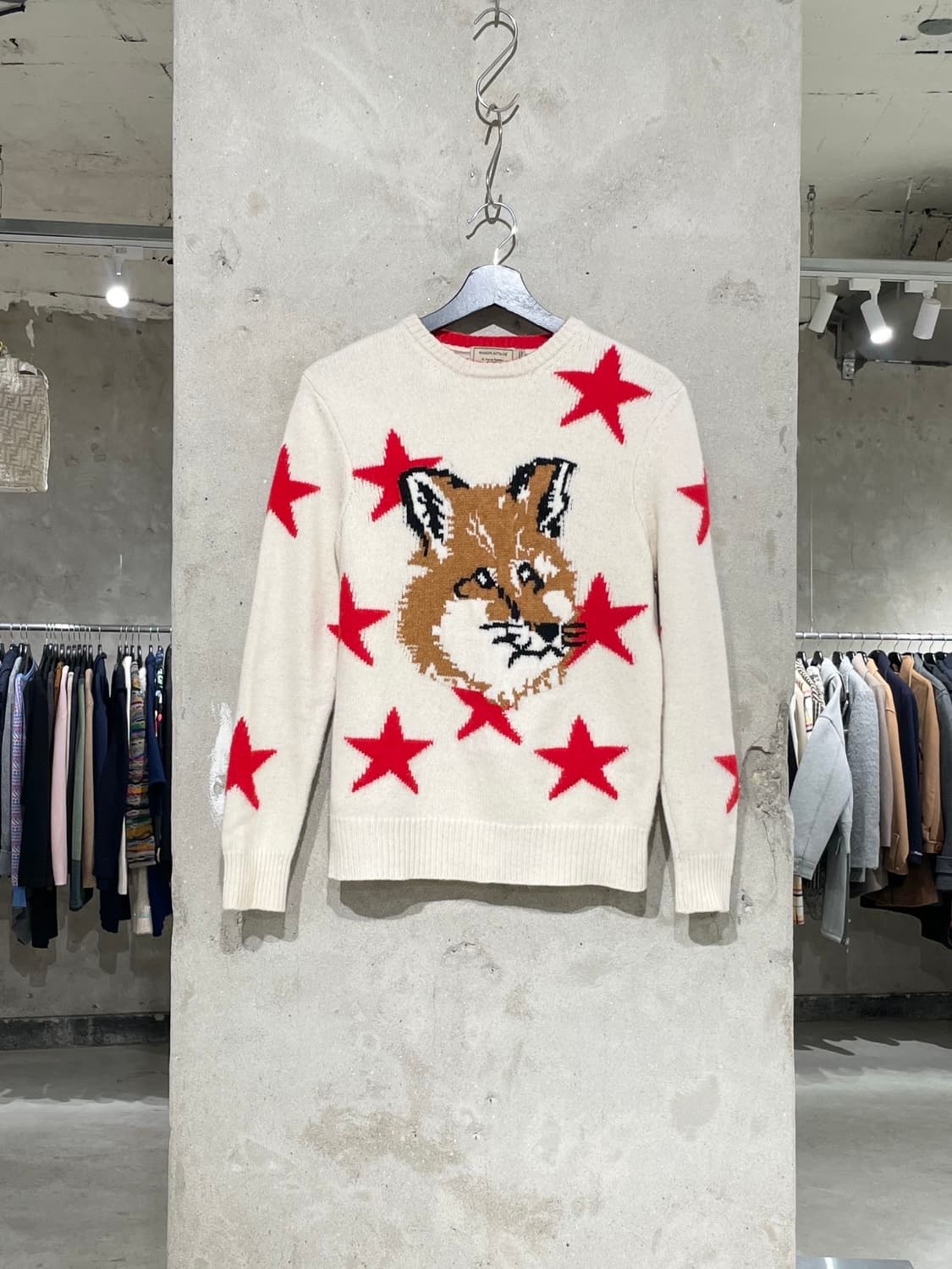 메종 키츠네 아이보리 폭스 헤드 스타즈 스웨터 상품이미지1