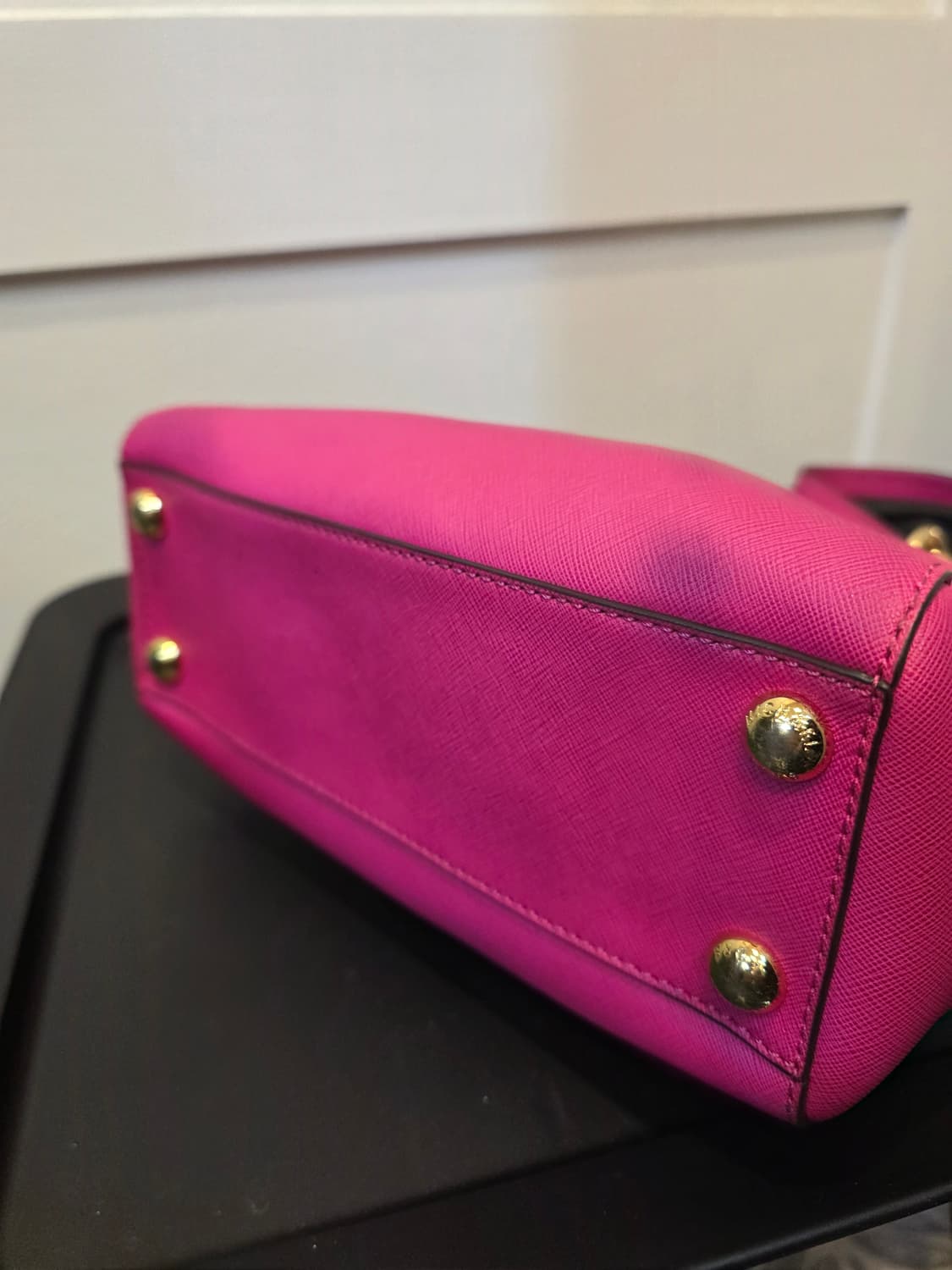 마이클코어스 신시아  스몰 푸시아 사첼백 상품이미지7