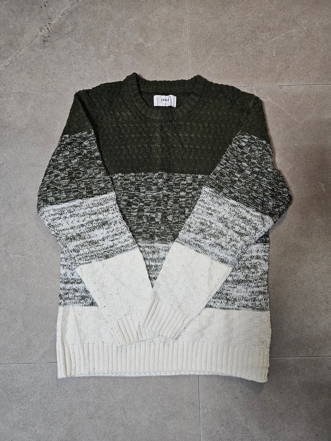 Ikka 배색 니트 M 상품이미지1