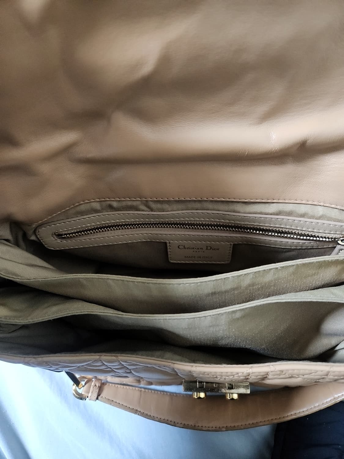 디올뉴락 베이지숄더백 미디움 상품이미지5