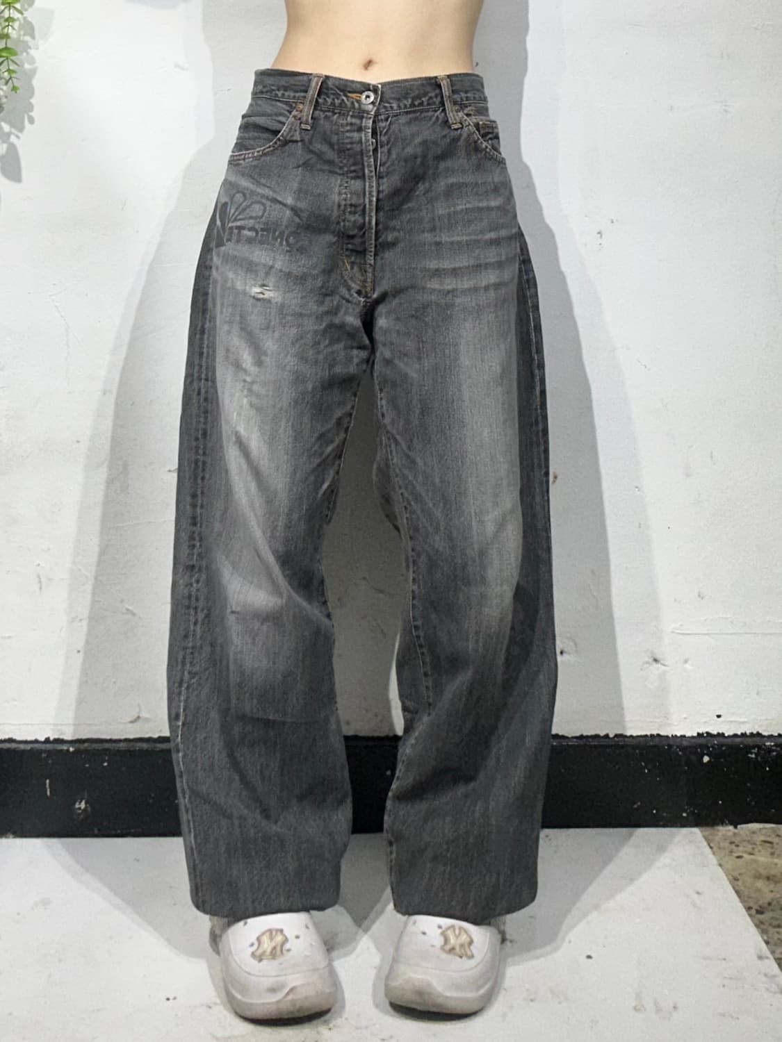 일본 빈티지 흑청 캣 워싱 와이드 프린팅 데님 청바지  상품이미지2