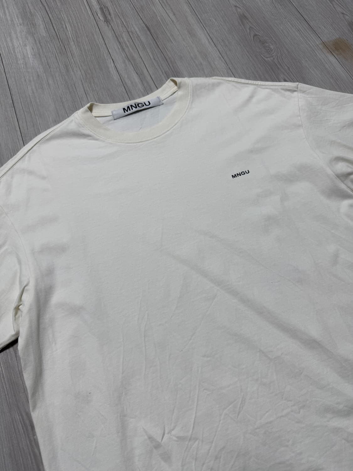 [M] MNGU 오버사이즈드 로고 티셔츠 에크루 화이트 상품이미지2
