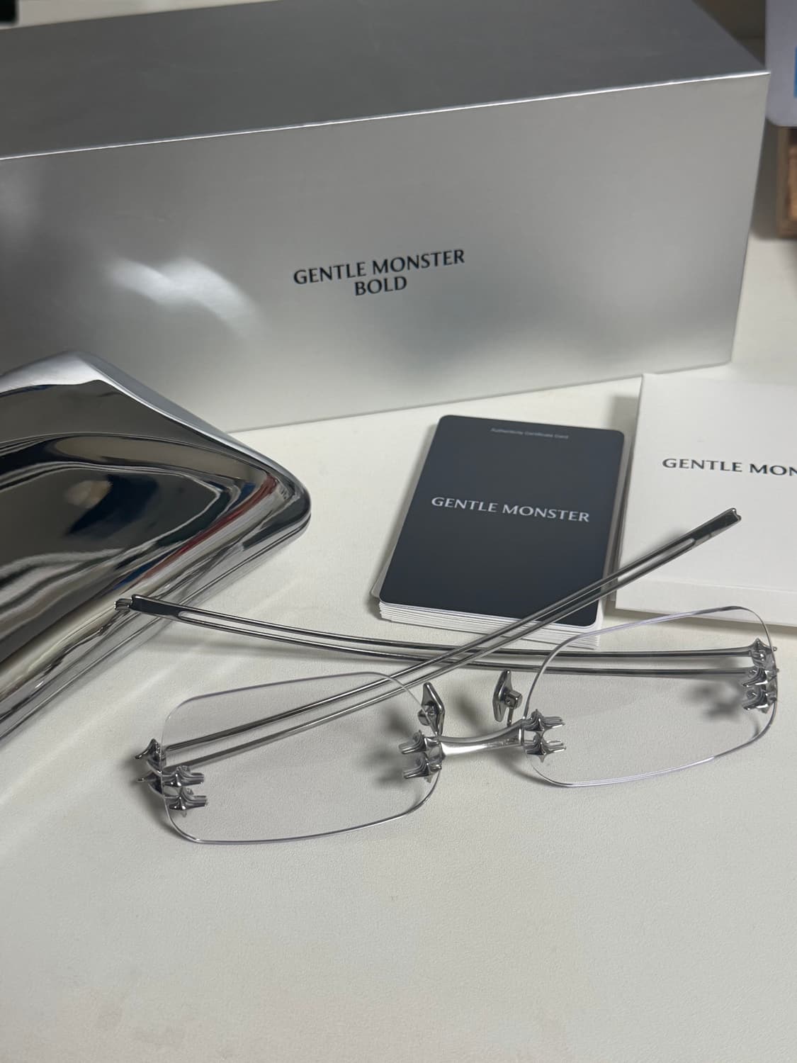 젠틀몬스터 테트라02 실버/클리어 상품이미지1