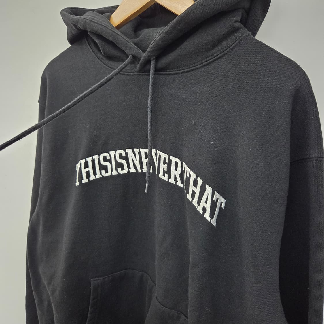 디스이즈네버댓 블랙 후드티 남L 상품이미지3