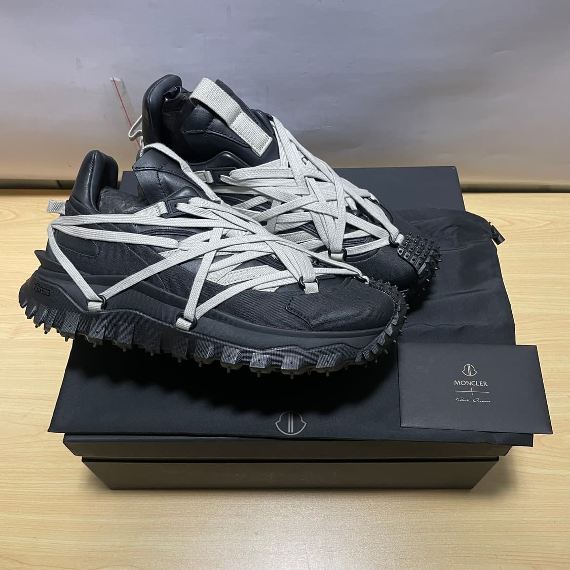 [41,43] 몽클레르 릭오웬스 트레일그립 메가레이스 블랙 26SS 상품이미지2
