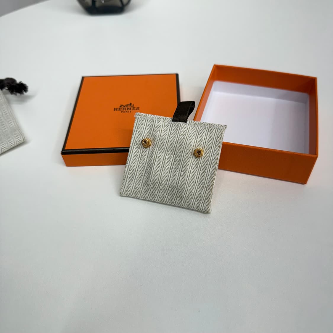 [새상품] 에르메스 팝아슈 미니 귀걸이 화이트 로즈골드 상품이미지4