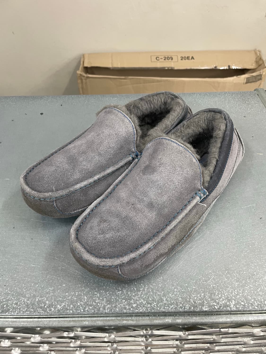 어그 아스콧 회색 스웨이드 270 상품이미지2