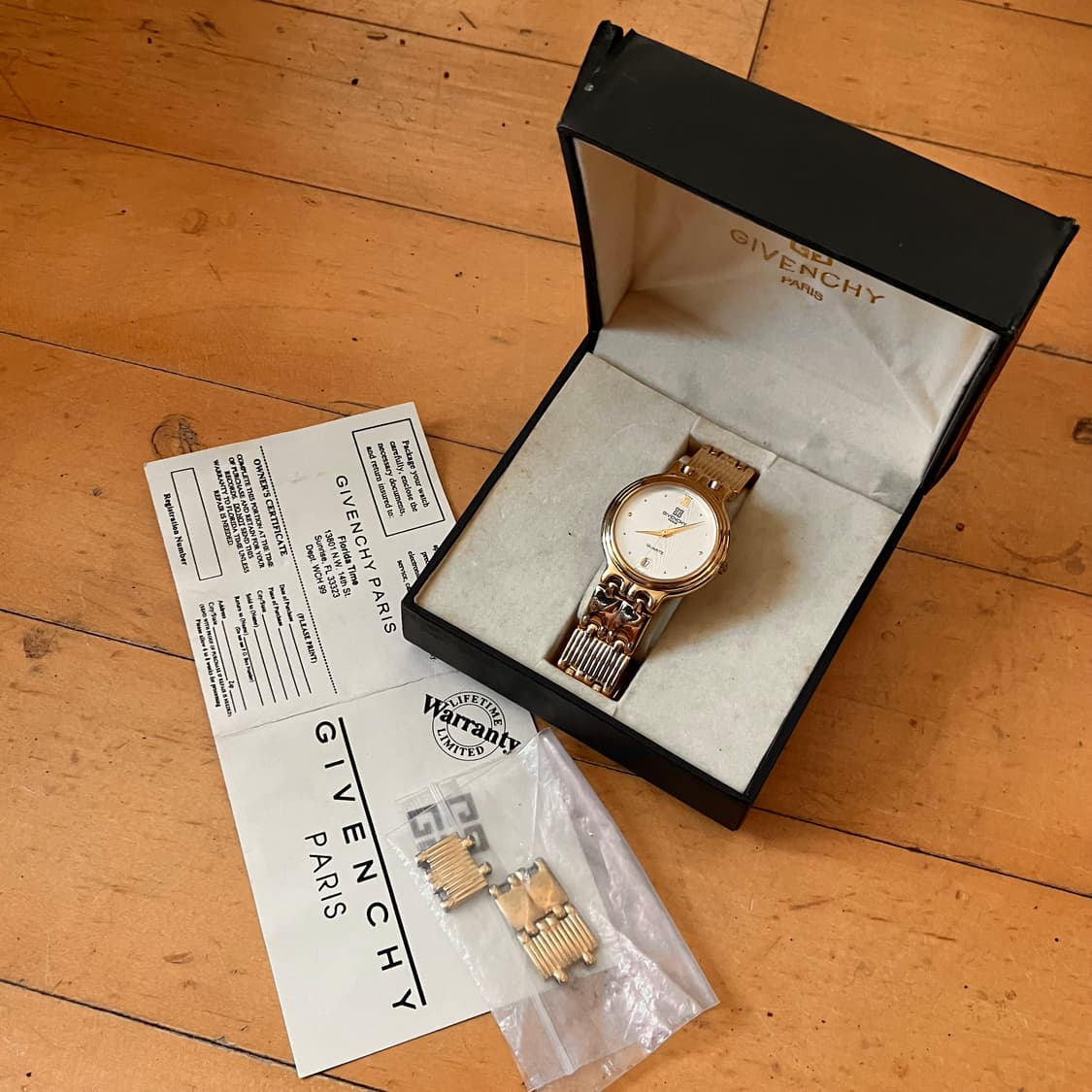 Givenchy 90s 지방시 골드 트라이벌 빈티지 쿼츠 시계 상품이미지2