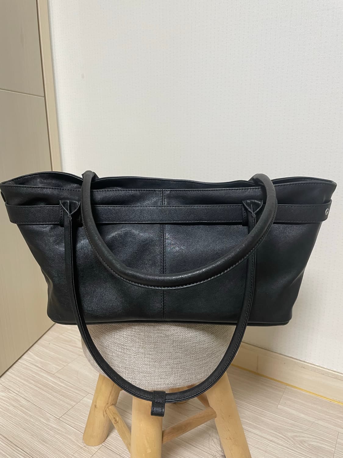 여밈 벨티드 토트백 블랙 상품이미지3