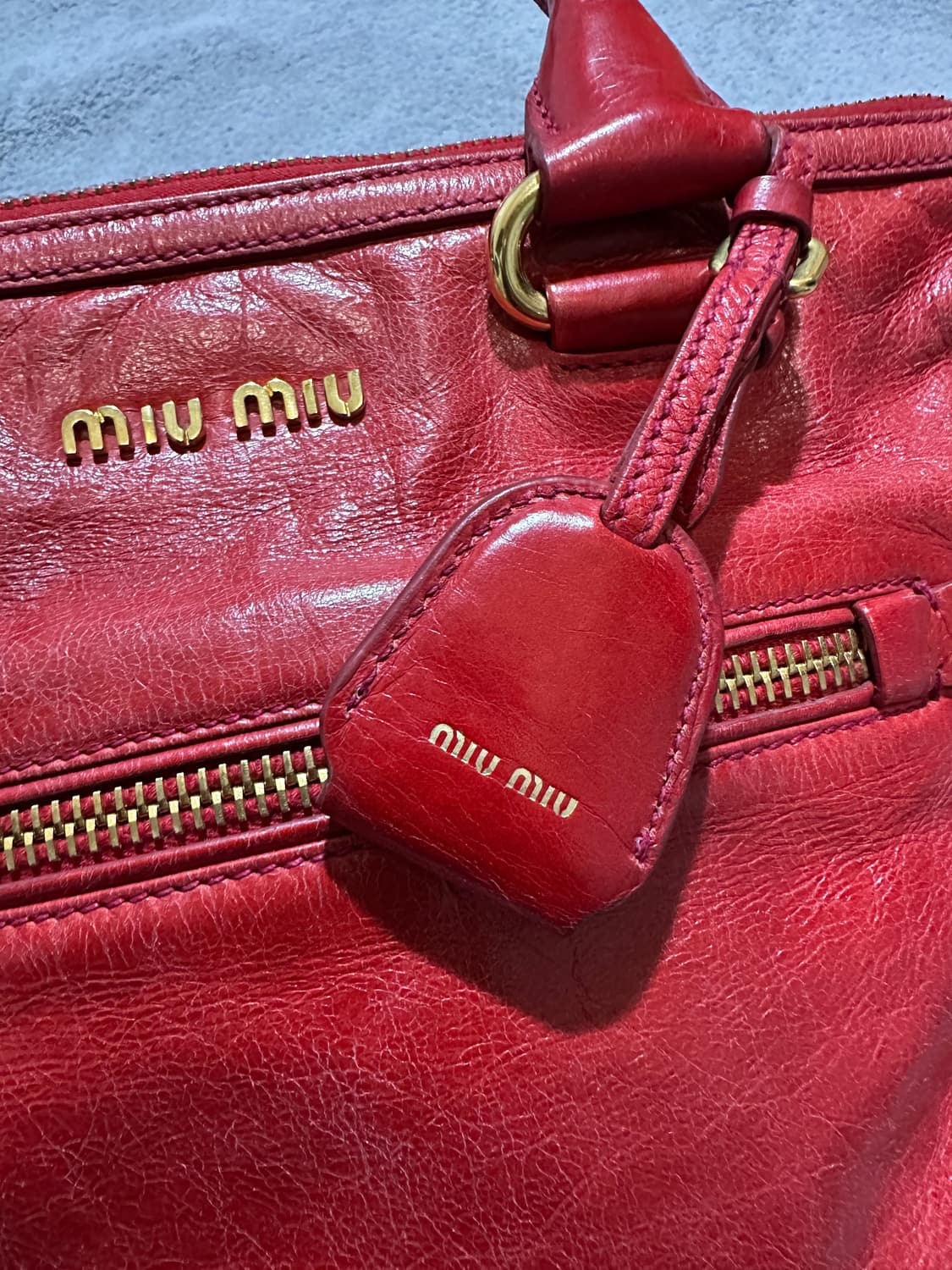 미우미우 비텔로 샤인 모터백 레드 상품이미지7
