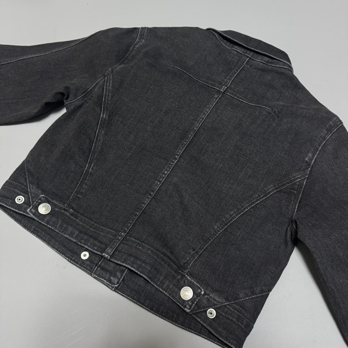 리바이스(Levi's) 차콜 코튼 LEJ 엔지니어드 쇼트 트러커 자켓 상품이미지4