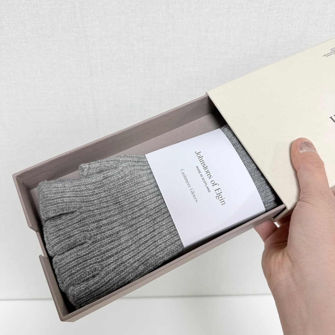 존스톤스 오브 엘긴 캐시미어 핑거리스 장갑 라이트그레이 상품이미지2