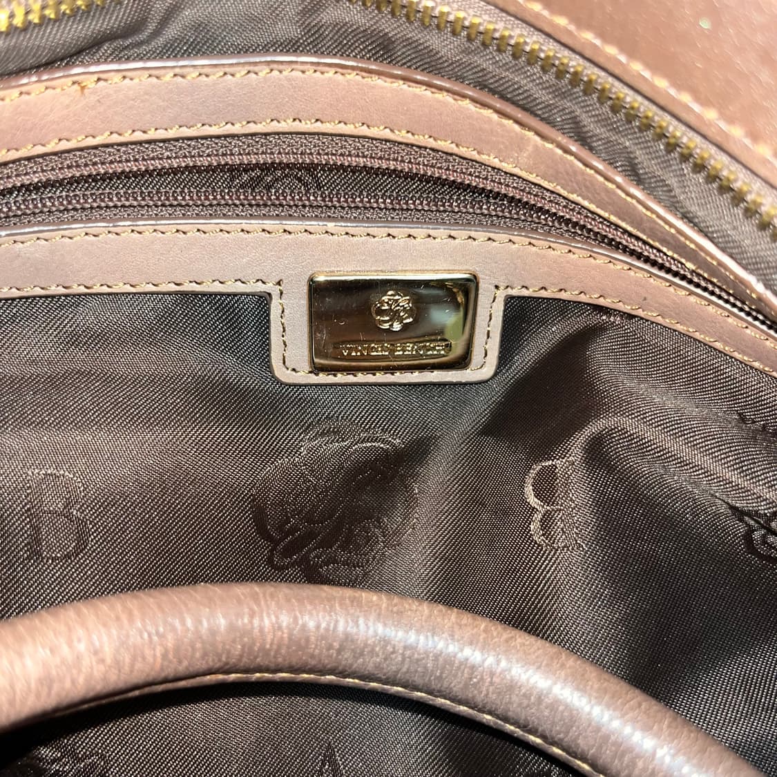 Vincis bench 브라운 숄더백 상품이미지4