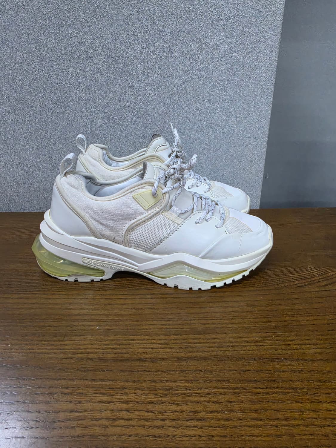 슈콤마보니 화이트 스니커즈 상품이미지1