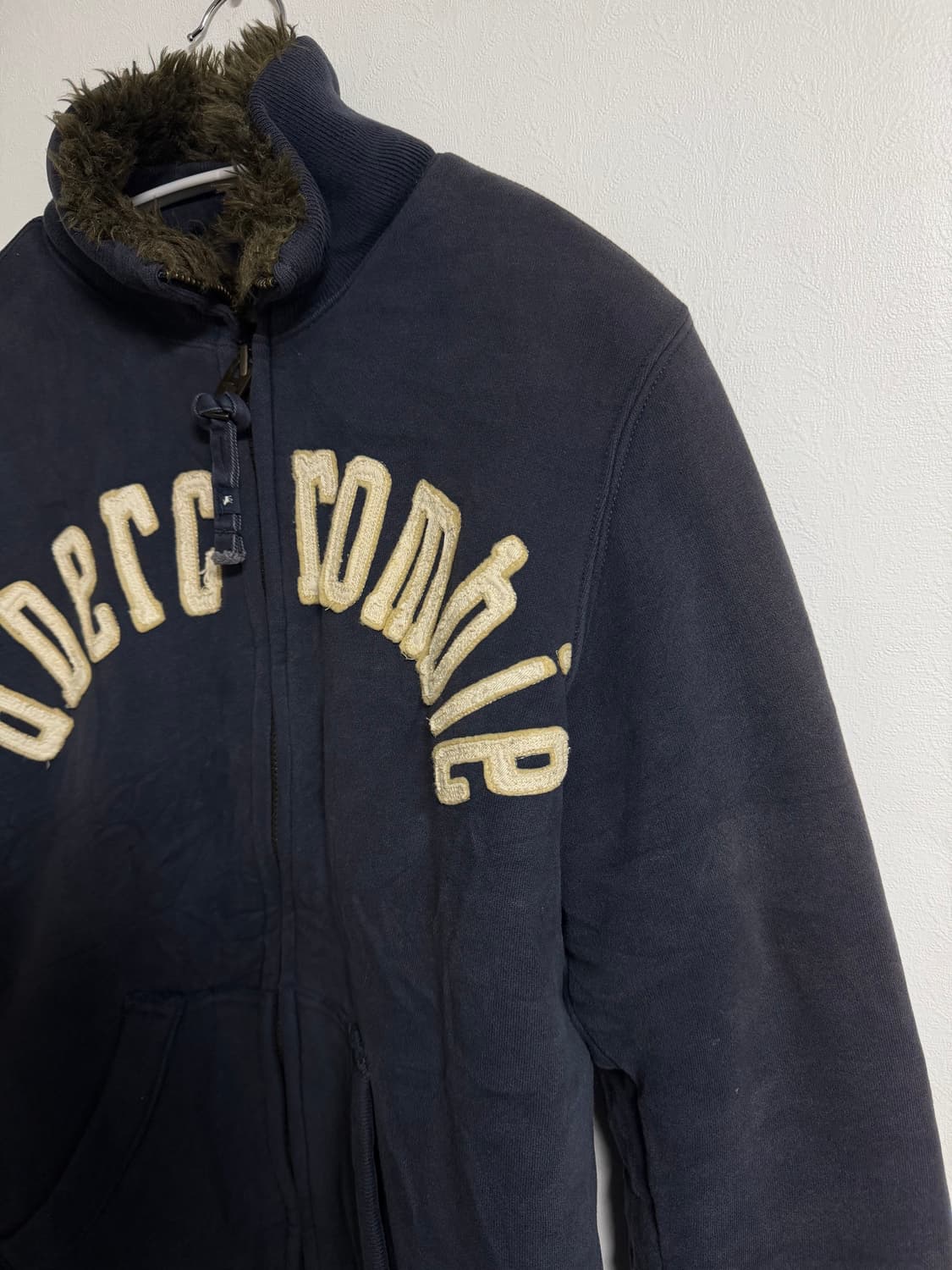 아베크롬비 센터로고 네이비 울프죠 집업 상품이미지3