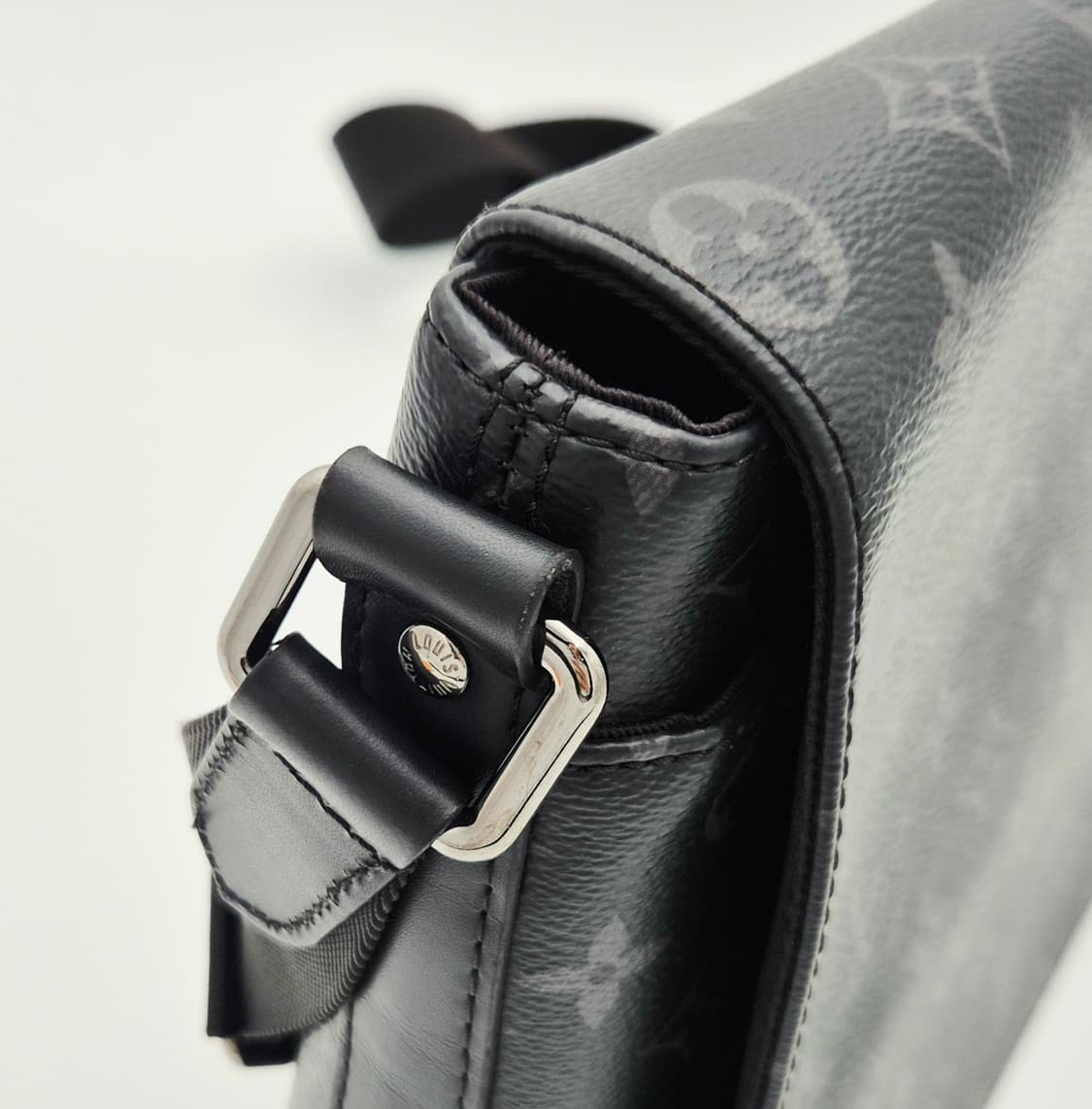 루이비통 M45272 이클립스 디스트릭트 크로스백 PM 상품이미지9