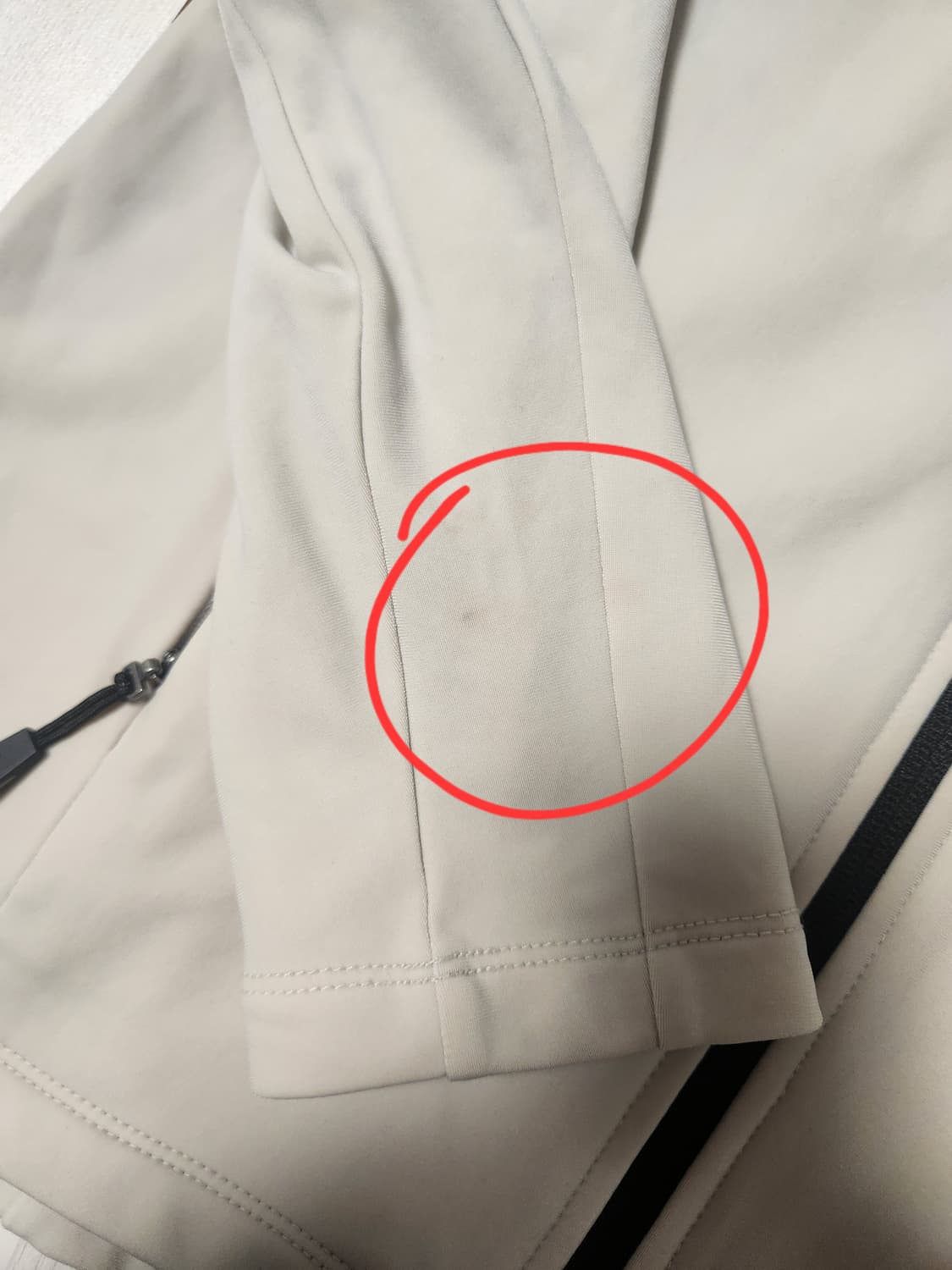 네파 여성 윈드러너 바람막이 자켓 사이즈95 m

오른쪽 소매 뒤에 오염 상품이미지9