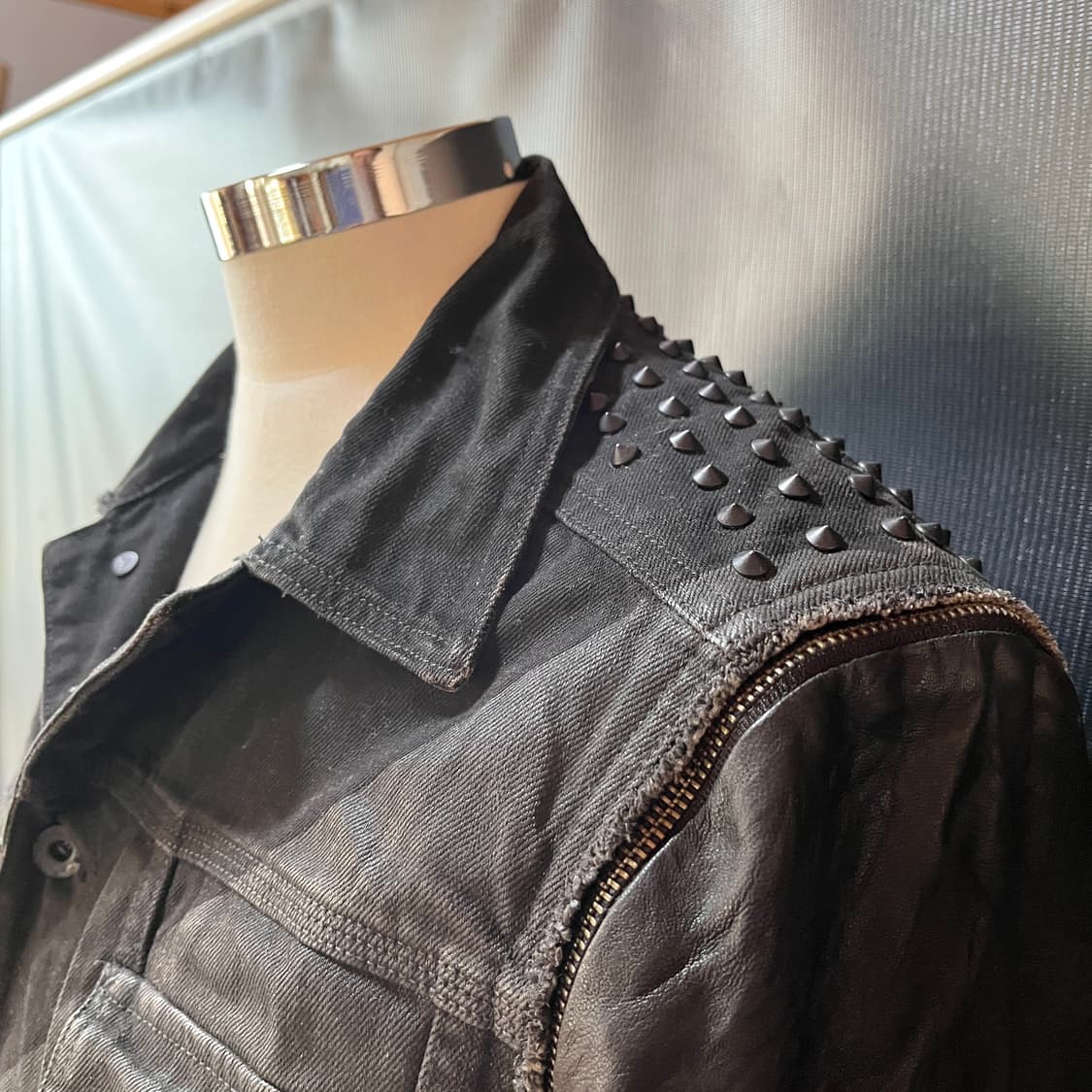 2013 Guess × Tiësto 스터드 트러커 자켓 상품이미지2