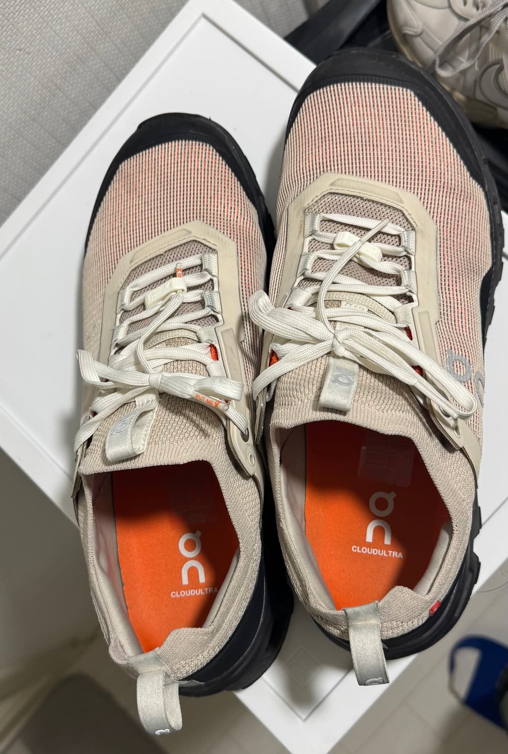 온 러닝 클라우드울트라 2 샌드블랙 EU44 280사이즈 상품이미지3
