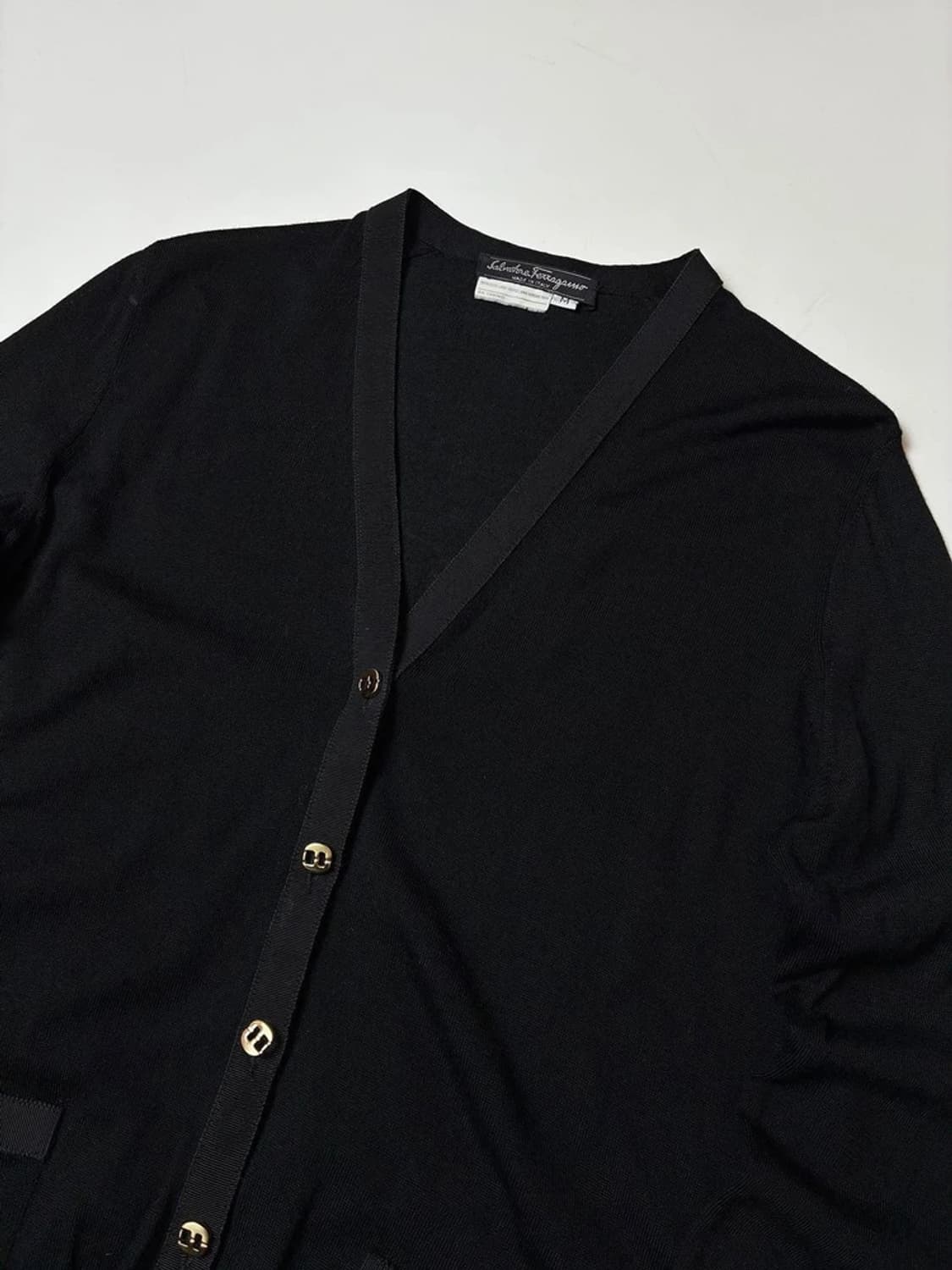 페라가모 90's 울 버튼 니트 가디건 PN8810 상품이미지2