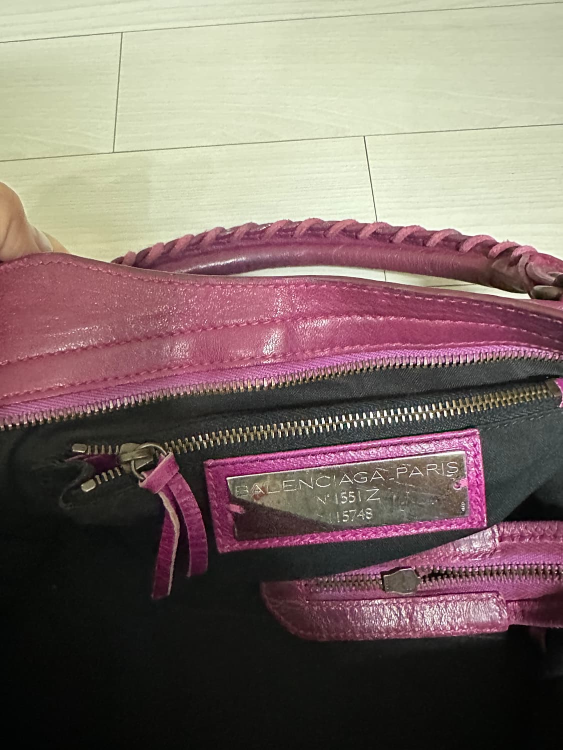 발렌시아가 모터백 미듐 퍼플 와인색 상품이미지7