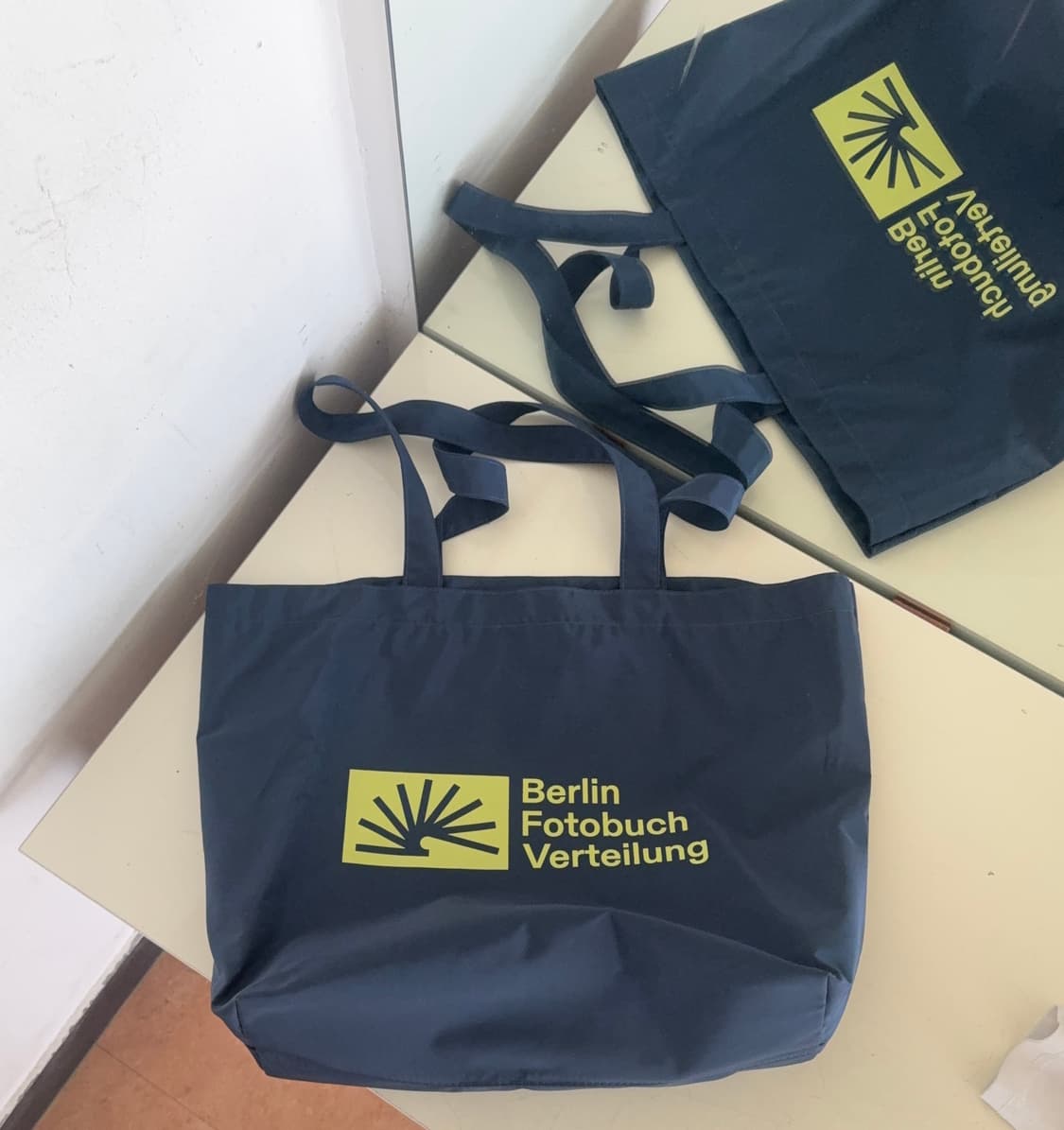 베를린포토북디스트리뷰선 BFV 001 BAG NAVY 판매 상품이미지1