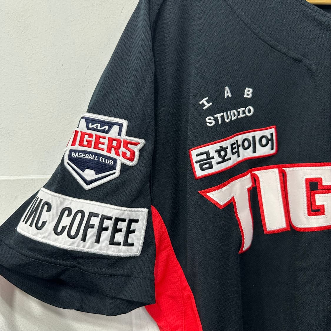 아이앱스튜디오 X 기아타이거즈 어센틱 이도현 유니폼 상품이미지2