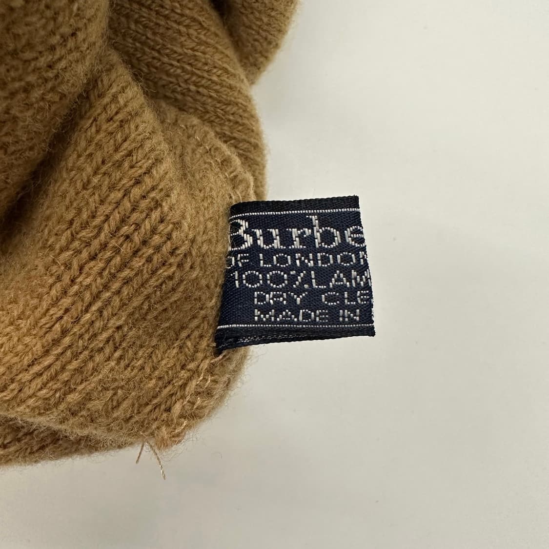 버버리 로고 베이지 비니  상품이미지3