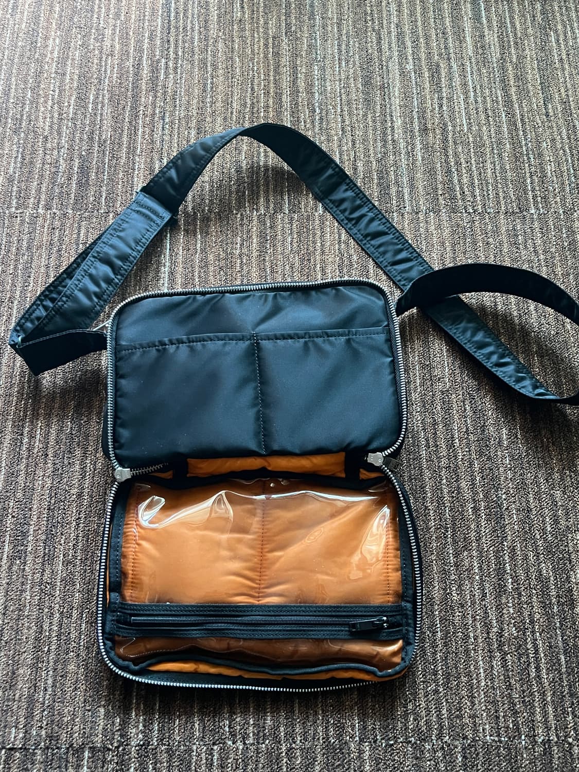 포터 탱커 숄더백 스몰 블랙 상품이미지5