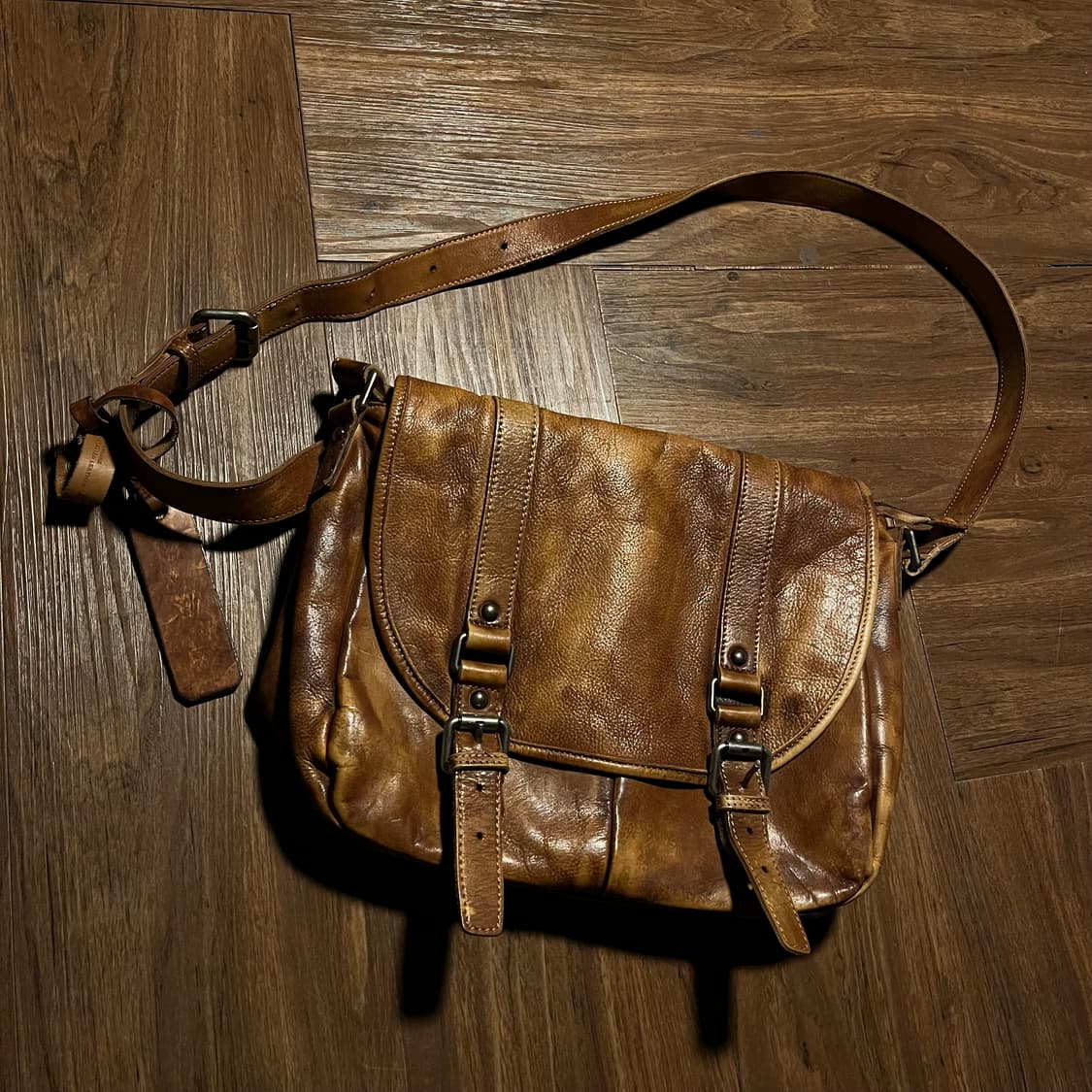 Italian Leather Well-Aged Crossbody Bag 상품이미지1