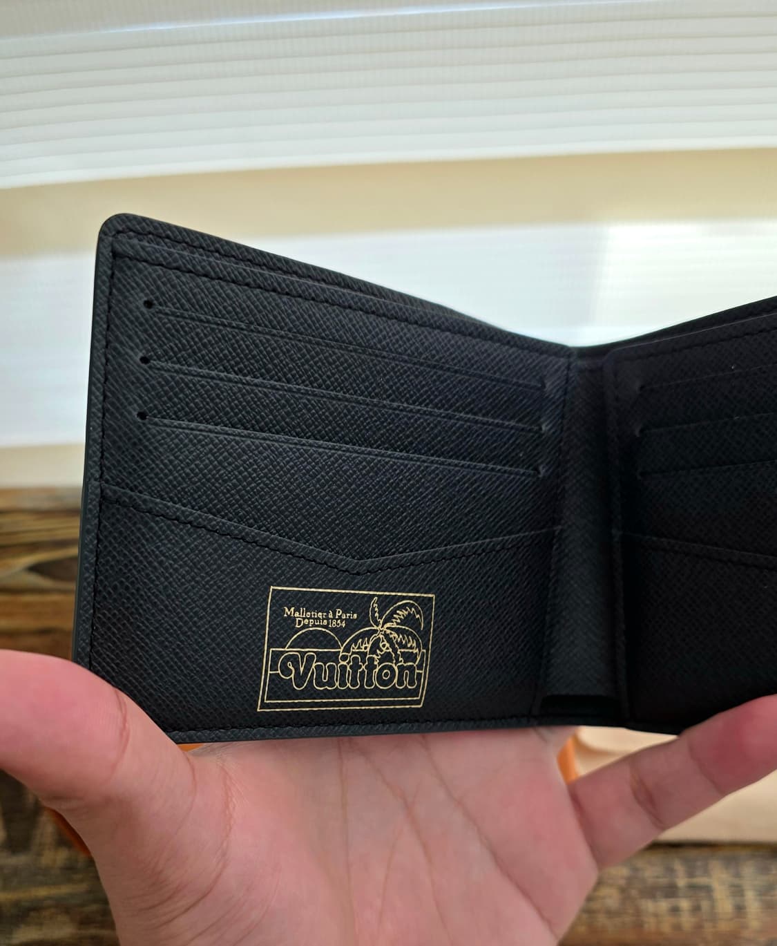 [새상품급,한정판]루이비통 서핑 반지갑 상품이미지5